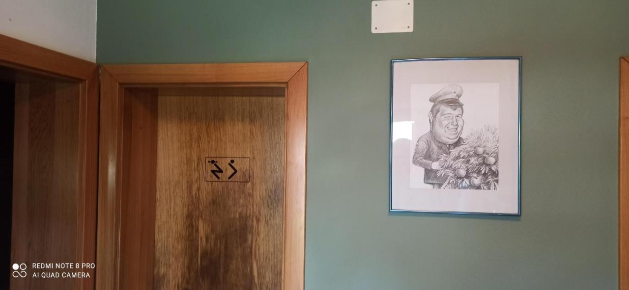 Na Vrtu K25 Hotel Gradac Bagian luar foto